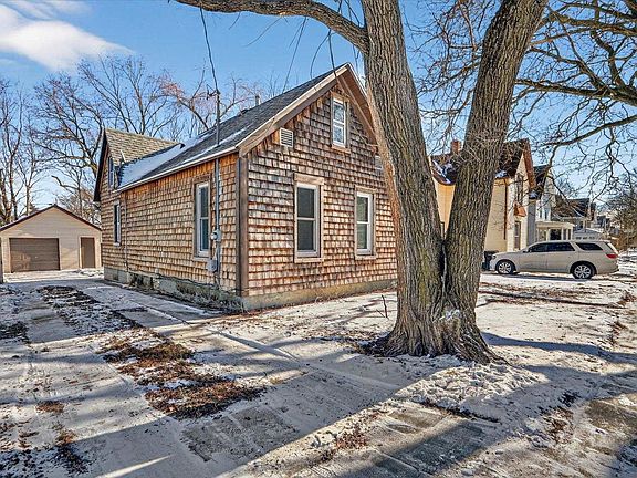 2nd image of 1015 Bluff Street