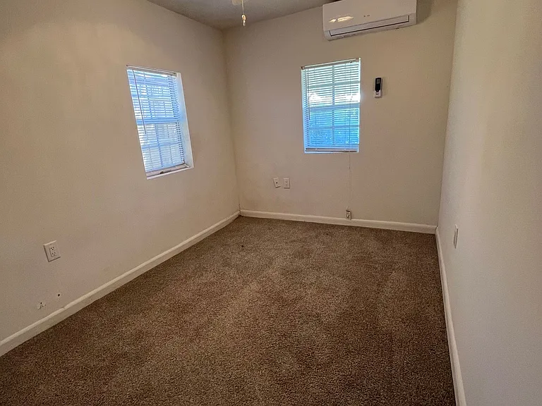 4455 NE Palmetto Dr — Photo 5