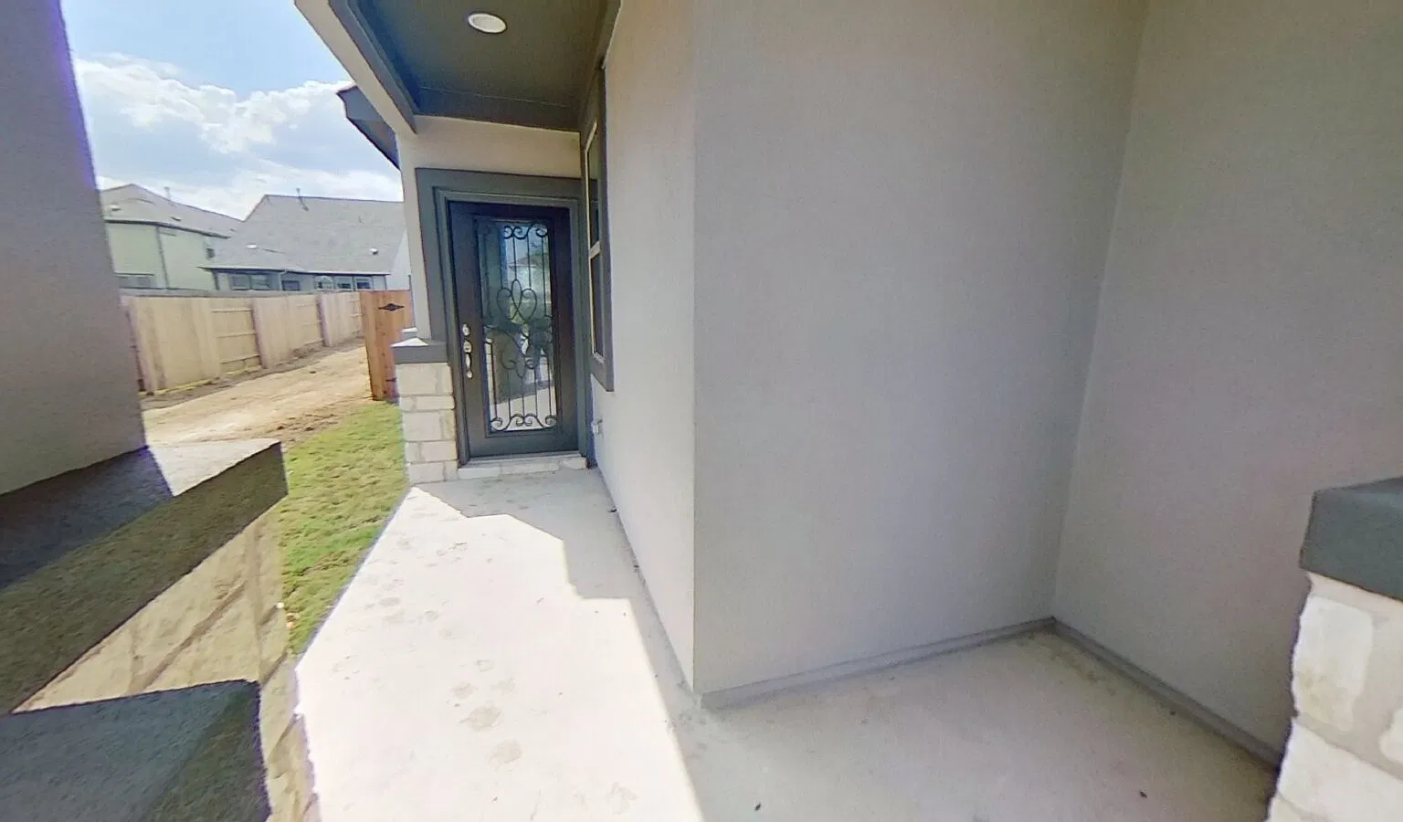 3 bed, 2.0 bath, 1373 sqft, $2,050 — Photo 3