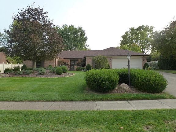 2nd image of 890 Pinecreek Dr