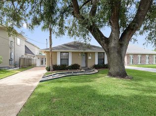 4504 Lake Villa Dr, Metairie, LA 70002