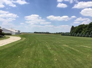 1 Strawberry Hill Rd, Marengo, IL 60152