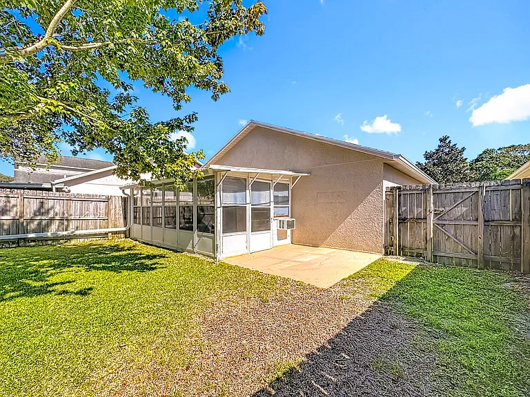 3033 Dunhill Dr — Photo 22