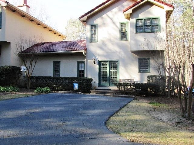 1st image of 1422 Club Dr #8