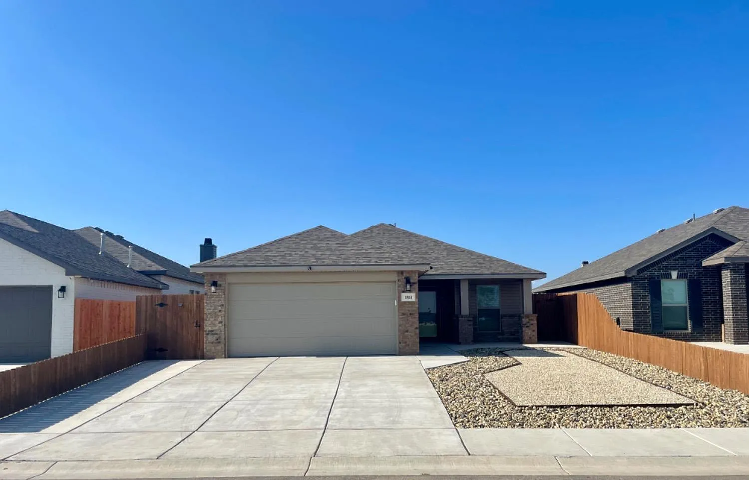 3 bed, 1351 sqft, $1,800 — Photo 1