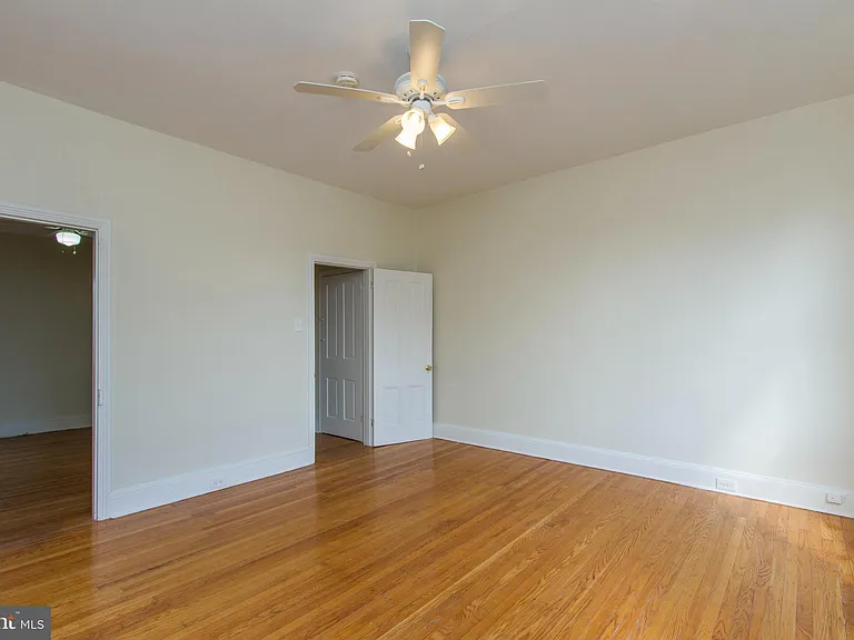 2207 Catharine St #2 — Photo 22