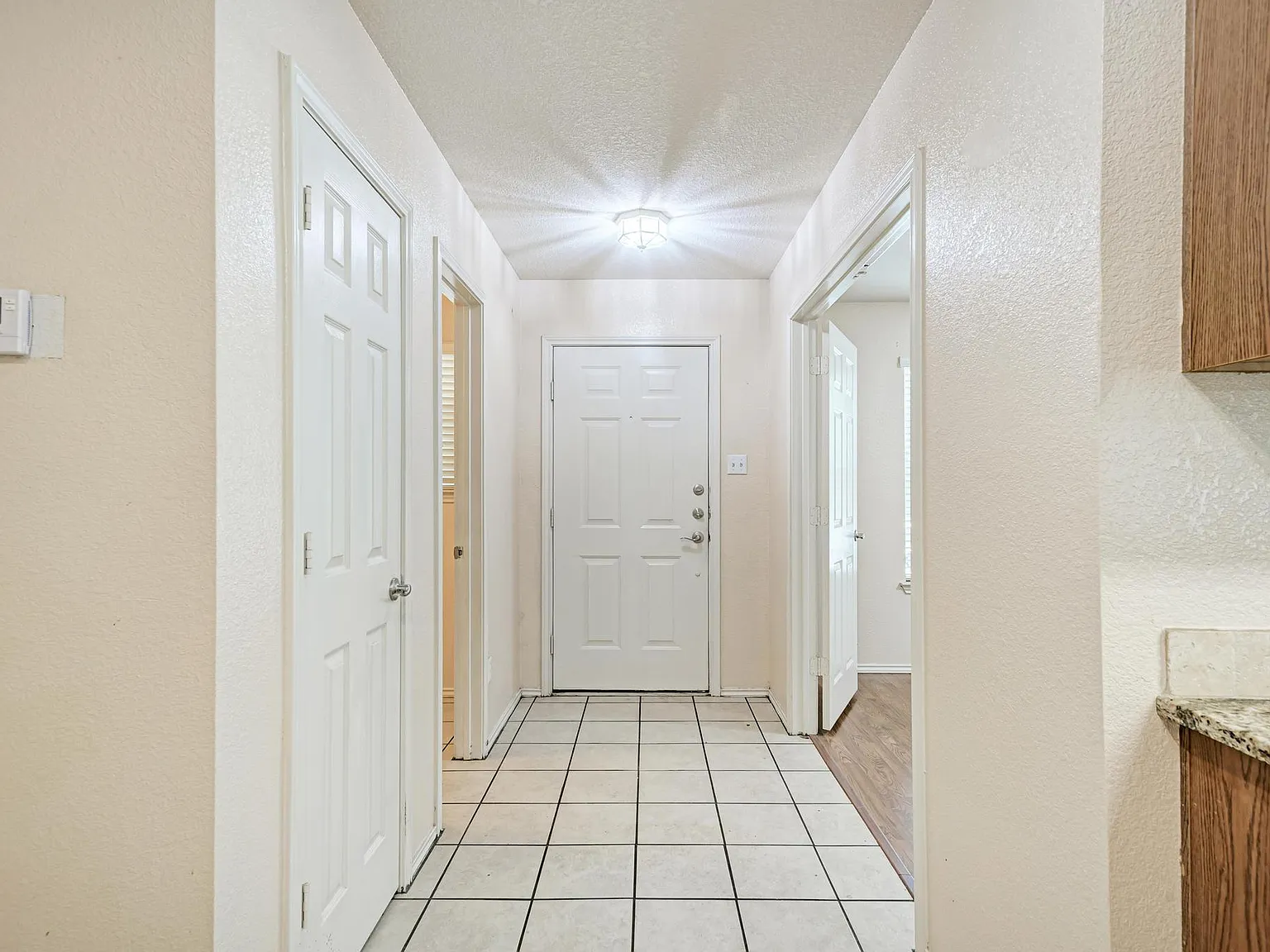 3 bed, 2.5 bath, 1728 sqft, $1,900 — Photo 4