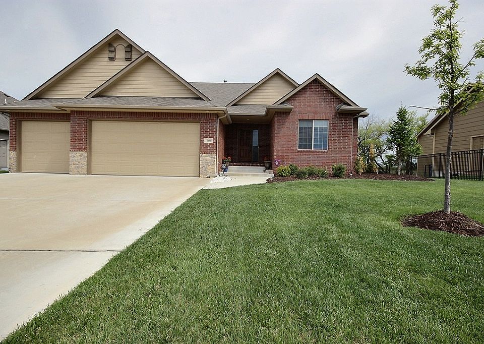 1st image of 1006 E Woodstone Dr