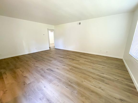 5th image of 326 E Juanita Ave