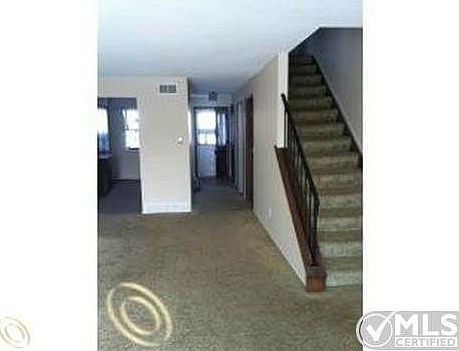 125 Cuttle D23 - living room.jpg