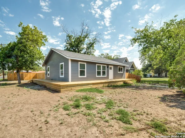 810 21ST ST, Hondo, TX 78861