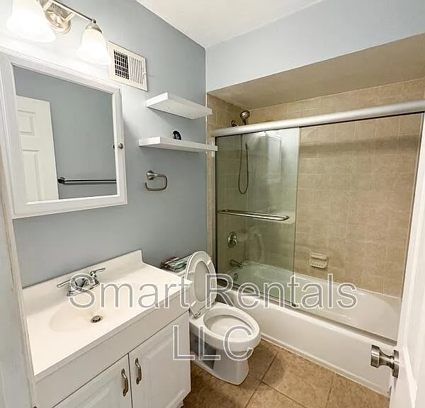 2705 Laclede Station Rd — Photo 2
