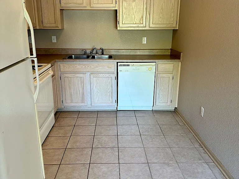 529 SW Market St — Photo 7