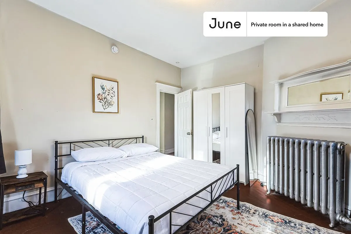 Queen bedroom in 5 bed/1.5 bath home in Harvard Square (Cambridge) #1809 C — Photo 2