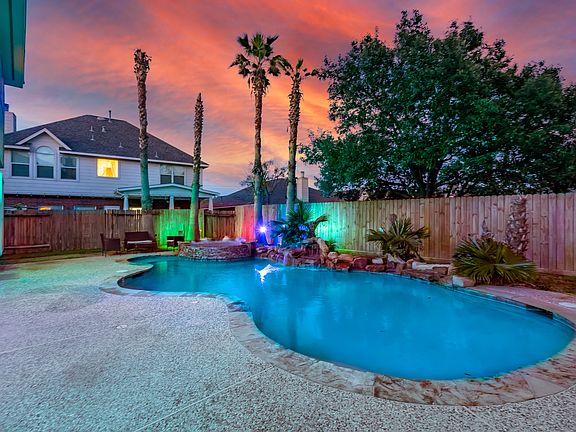 Enjoy the beautiful pool with hot tub