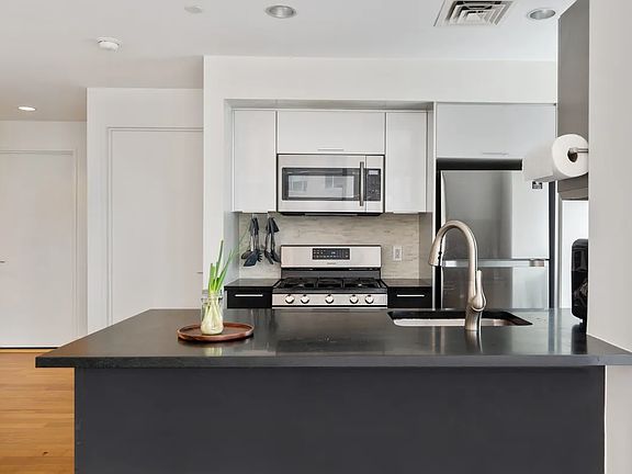 3rd image of 350 W 42nd St APT 11B