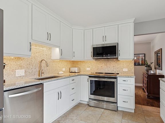 3rd image of 606 Dawes St