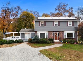 88 Elliott Dr, Lowell, MA 01852