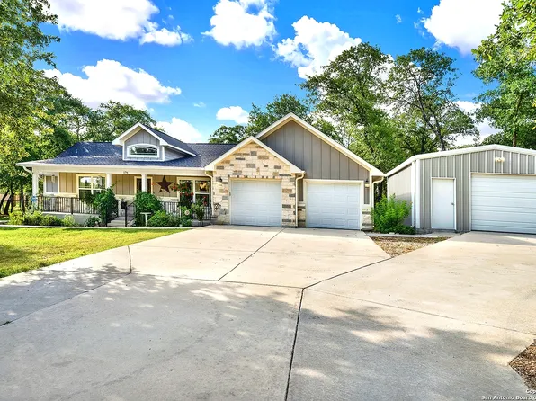 176 Great Oaks Blvd, La Vernia, TX 78121