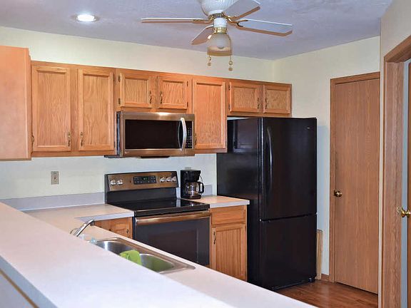 2nd image of 327 Retreat Ln #327