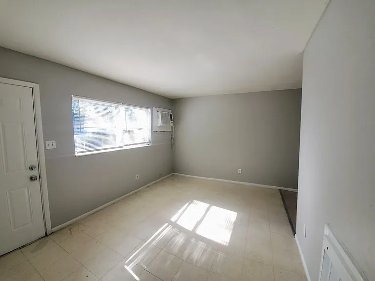 9507 N 12th St #B — Photo 3