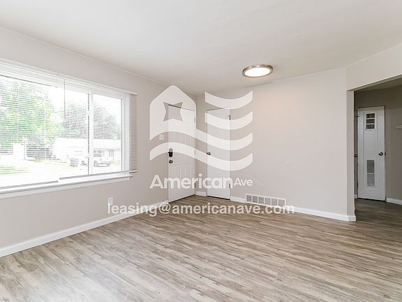 699576_002_living_room_12809784.jpg