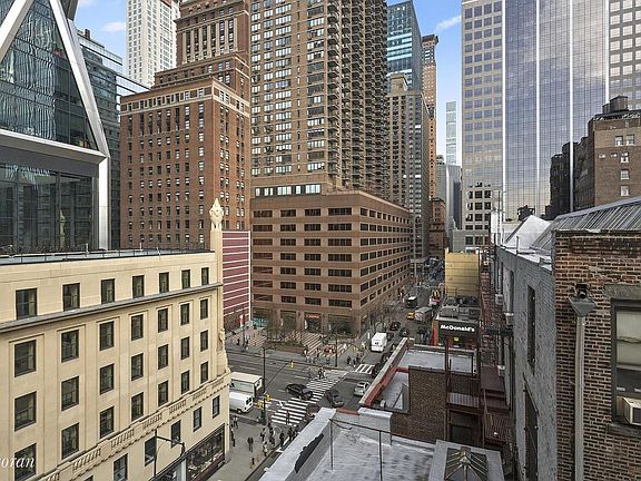 3rd image of 310 W 56th St APT 10G