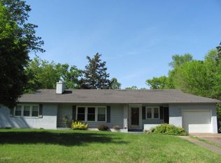 1220 W Chautauqua St, Carbondale, IL 62901