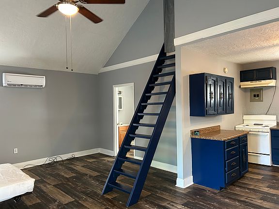 3rd image of 937 Avenue E #B