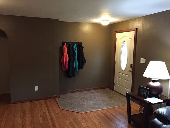 5th image of 5014 Hillsdale Ave