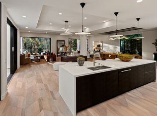 505 Barrington Ave #100, Los Angeles, CA 90049