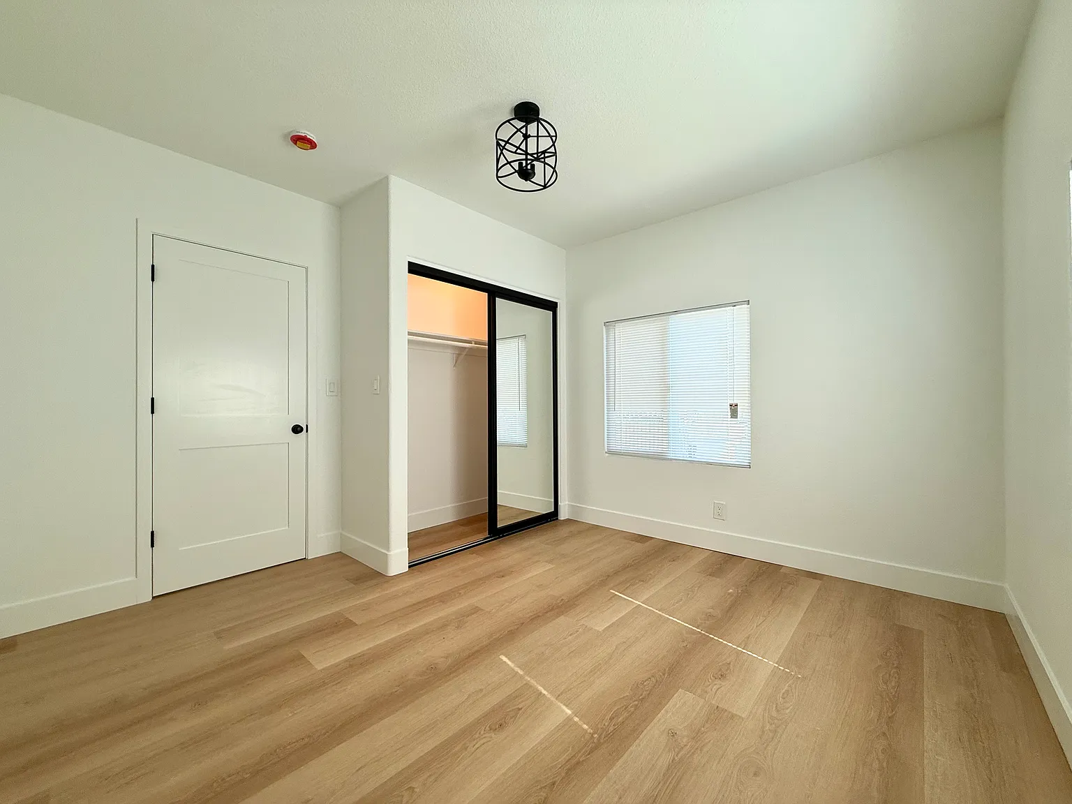 3 bed, 1000 sqft, $3,775 — Photo 4
