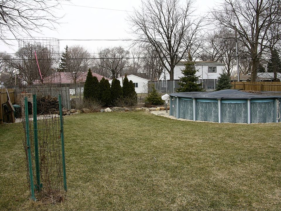 view of back yard