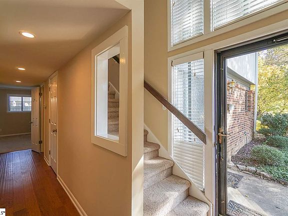 4th image of 58 Briarrun Pl Unit 6C