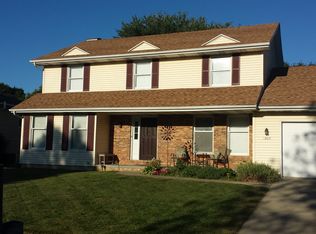 1205 Dianne Dr, Bloomington, IL