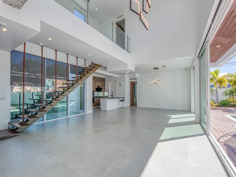 714 6th Ave N #1 — Photo 9