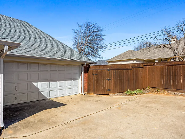 2942 Woodland Hills Dr — Photo 34