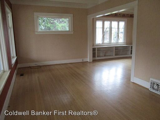 3rd image of 383 S Palouse St
