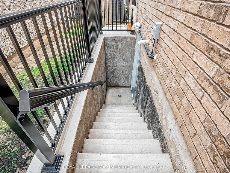 19 Corner Brook Cres #BASEMENT — Photo 3