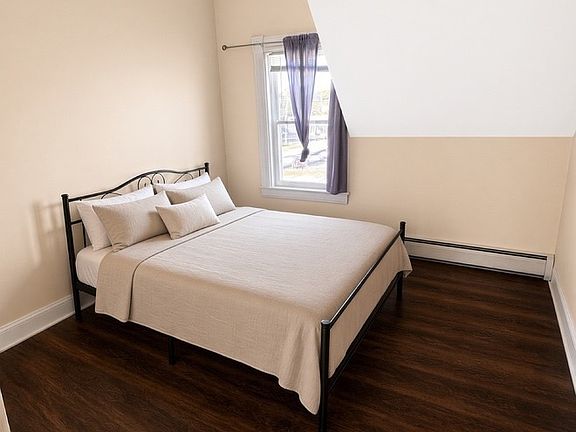 3rd image of 665 2nd St APT 3