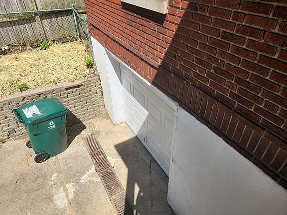 5th image of 3401 Hazelwood Ave