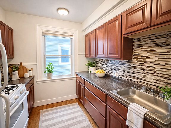 4th image of 547 W Ferry St APT 4