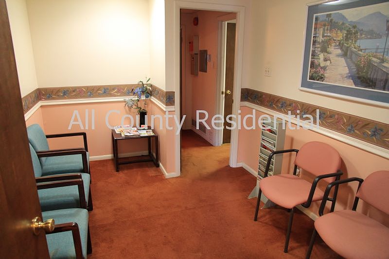 2nd image of 688 Knowles Ave #C
