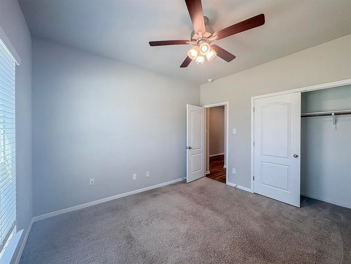 8816 Glade Dr — Photo 3