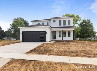 102 Chase Ct NW, Kent City, MI 49330