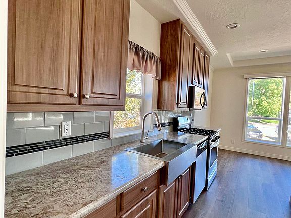 4th image of 1209 Kingslane Ct