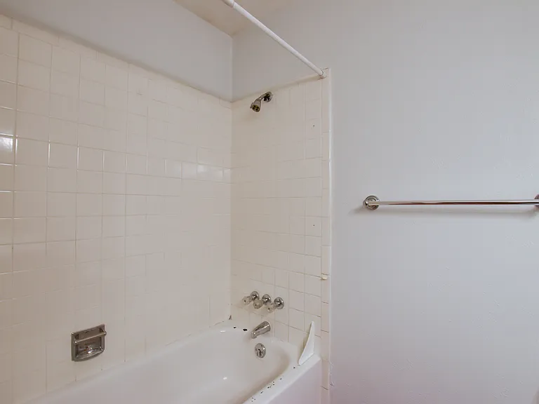 4925 Hackamore Dr N — Photo 20