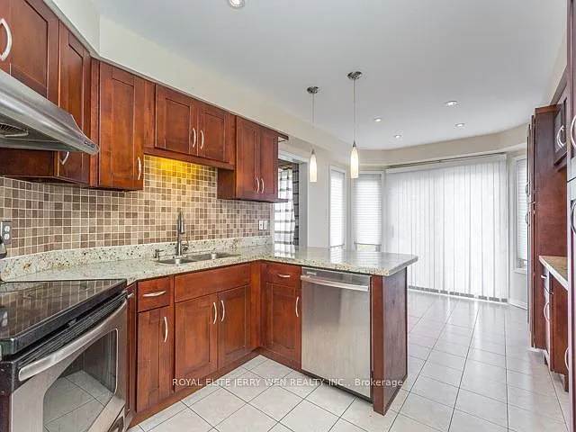 39 Florentine Cres — Photo 3