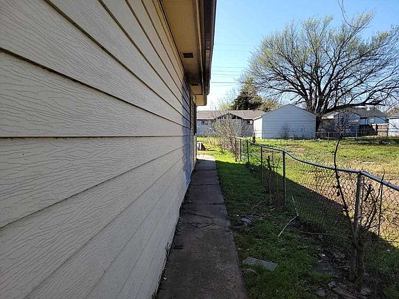 3rd image of 2712 NW 25th St