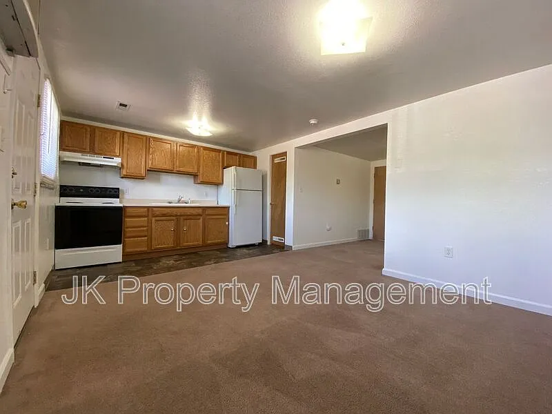 Building Photo - 4000 Ella Ave #2